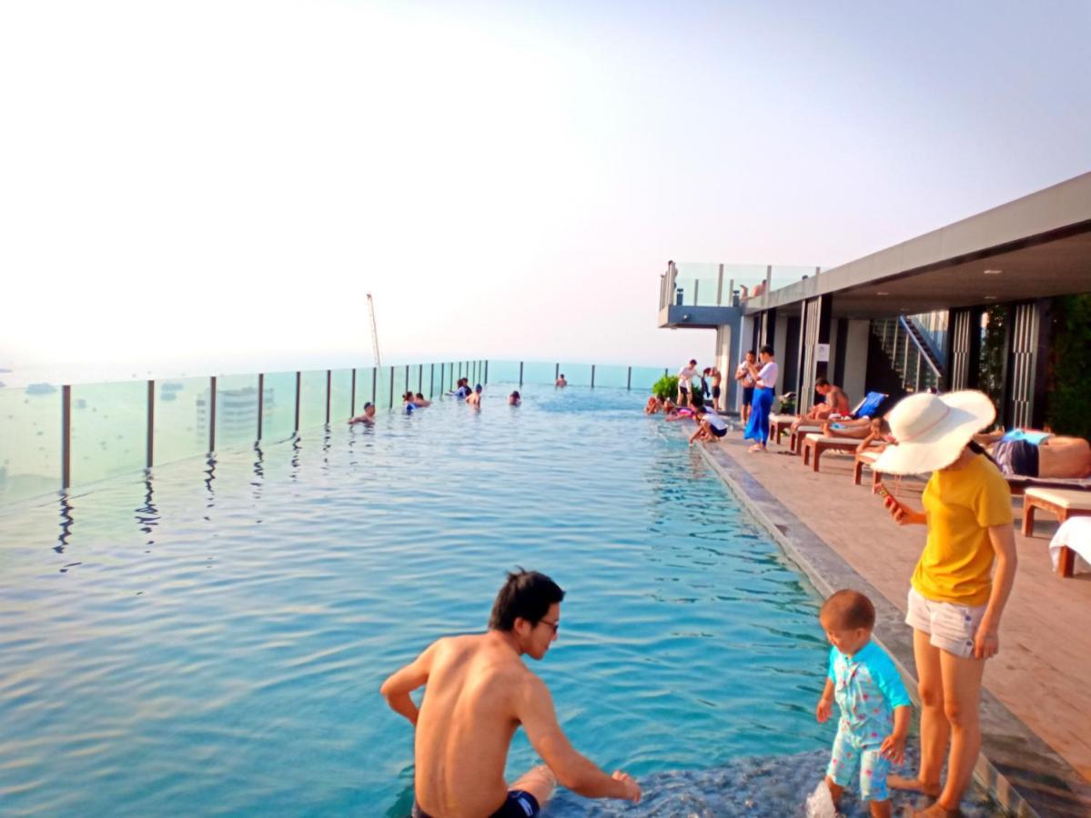 The Base Horizon Central Pattaya Exteriör bild