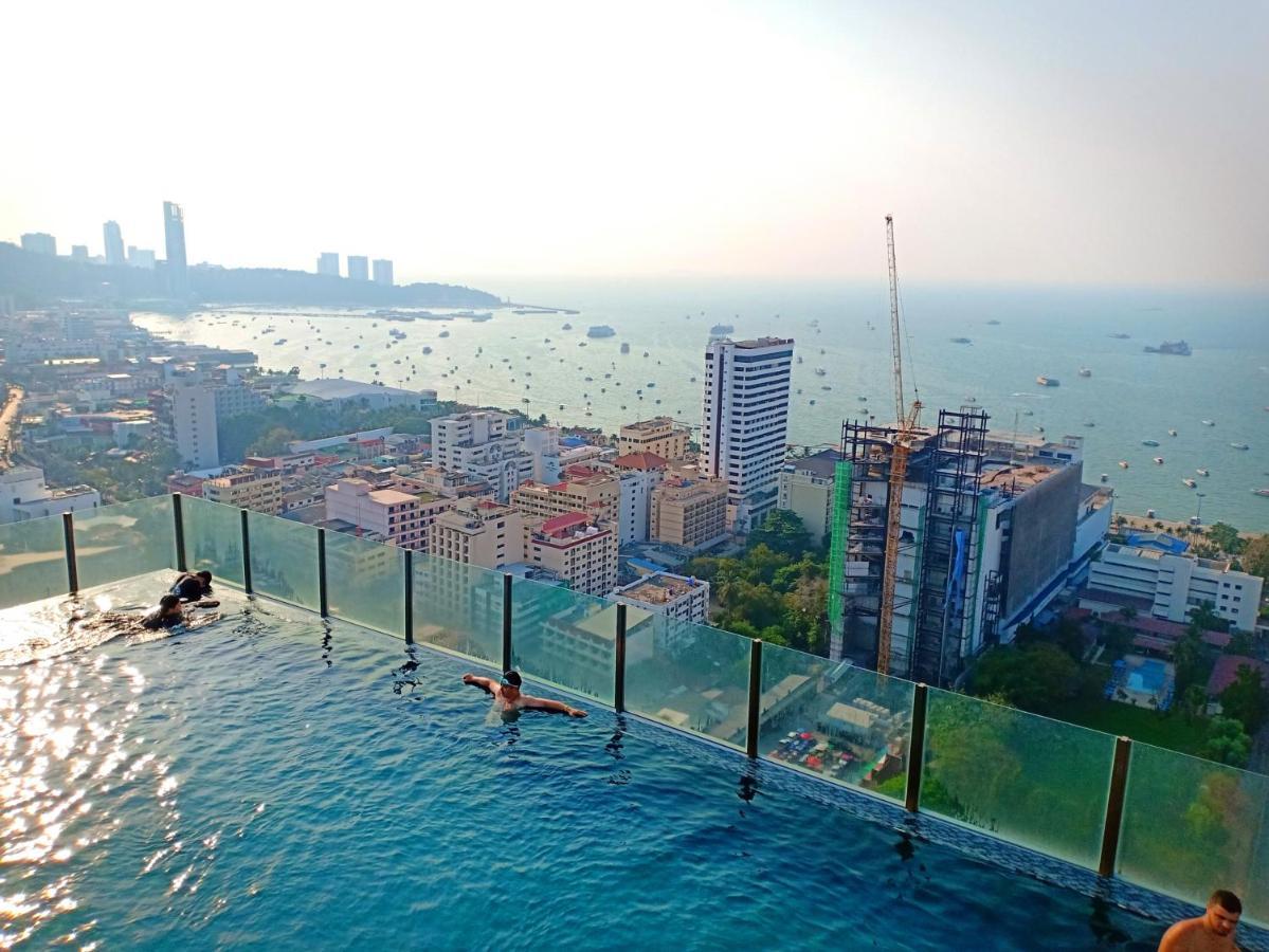 The Base Horizon Central Pattaya Exteriör bild