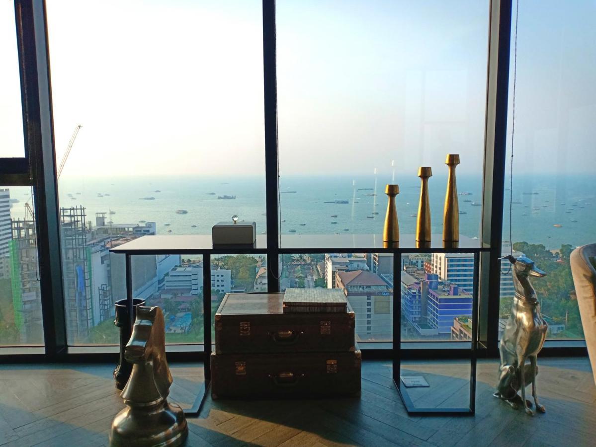 The Base Horizon Central Pattaya Exteriör bild