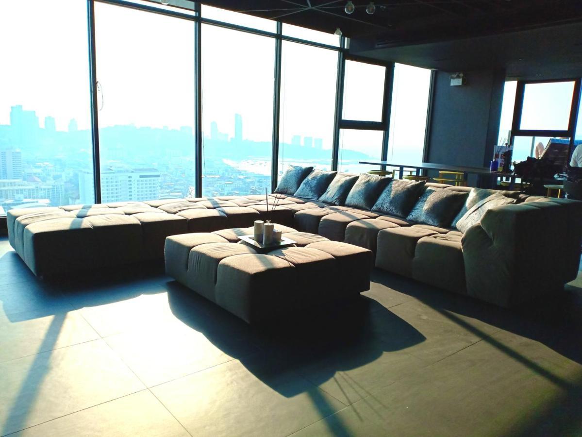The Base Horizon Central Pattaya Exteriör bild