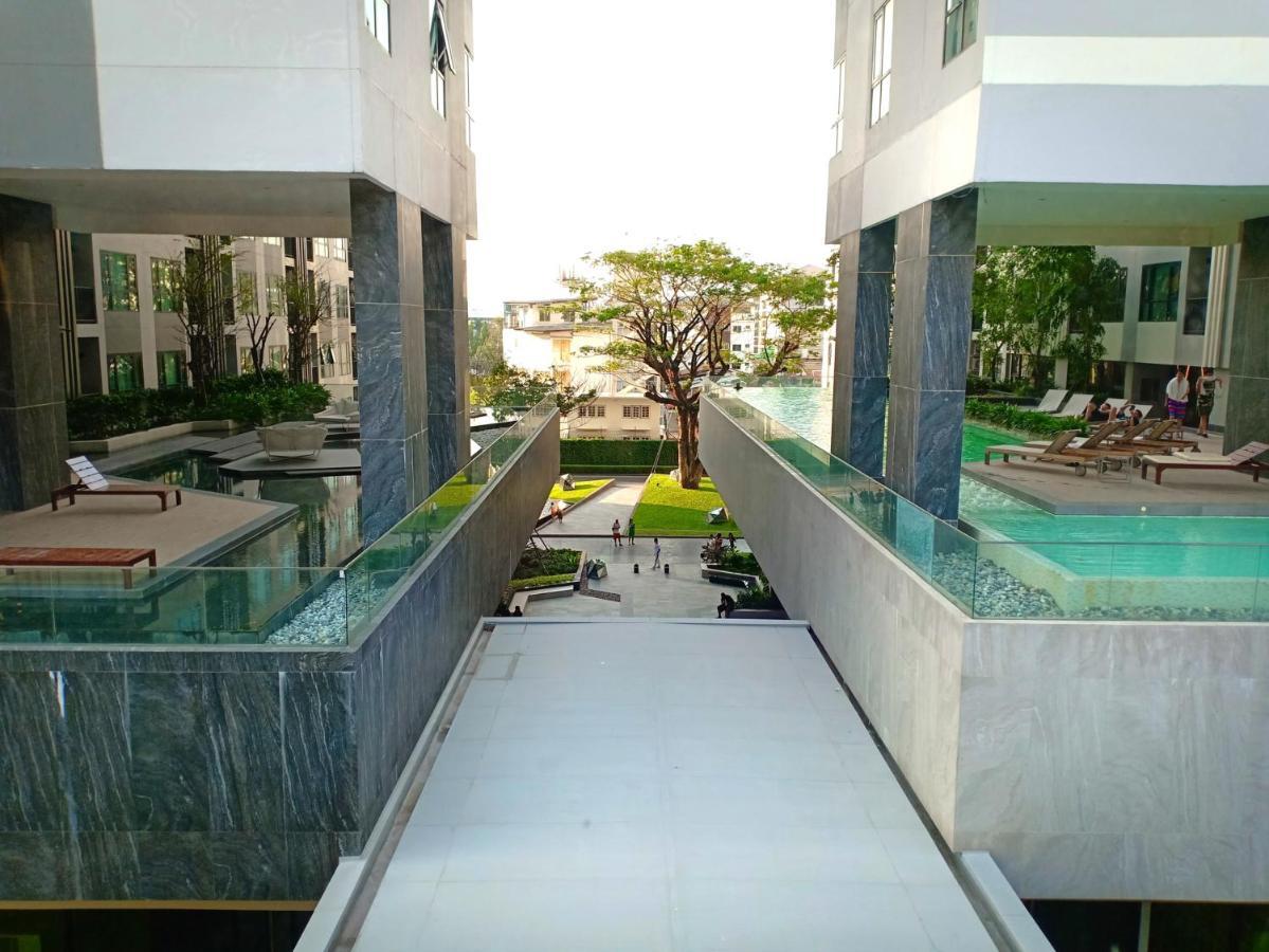 The Base Horizon Central Pattaya Exteriör bild