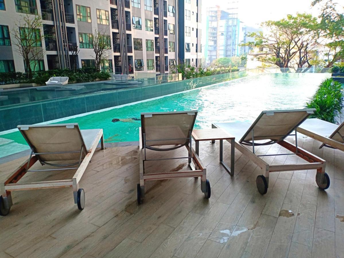 The Base Horizon Central Pattaya Exteriör bild