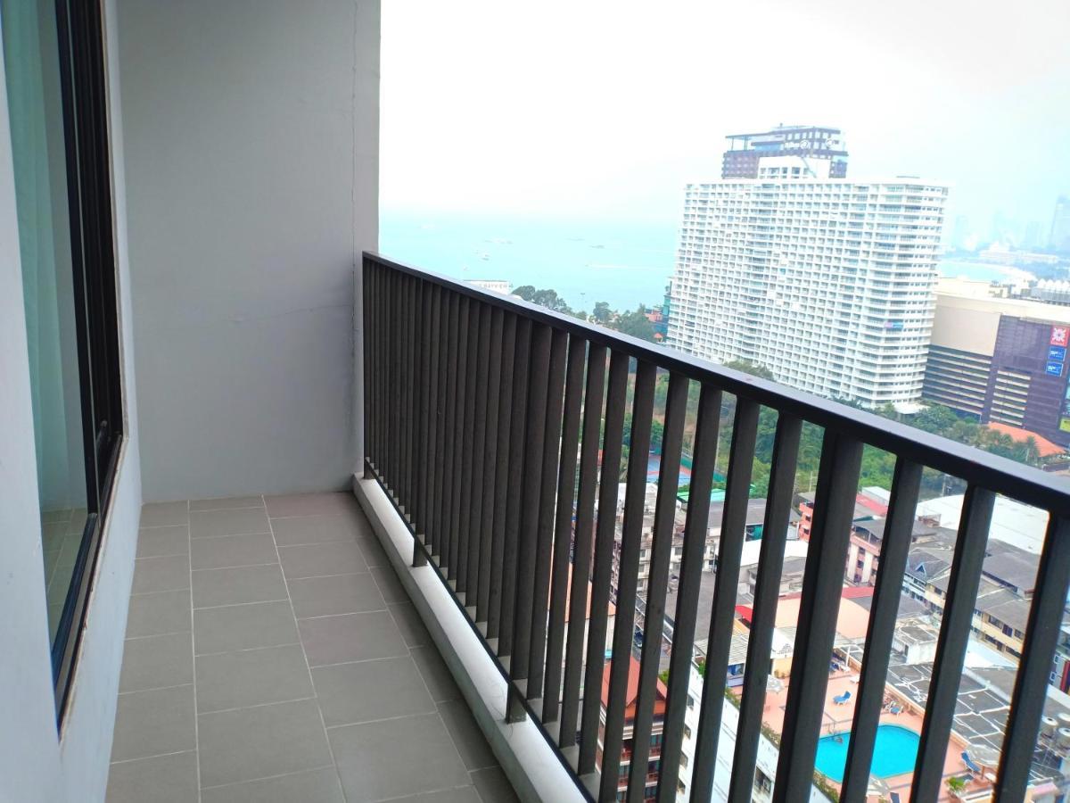 The Base Horizon Central Pattaya Exteriör bild