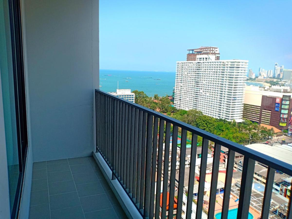 The Base Horizon Central Pattaya Exteriör bild